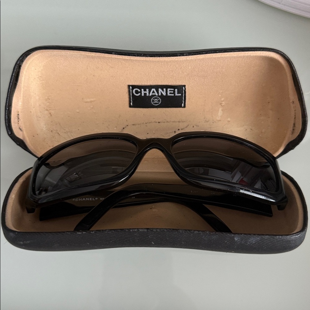 Vintage authentic CHANEL Black Quilted Sunglasses with Silver Accents - Picture 3 of 11